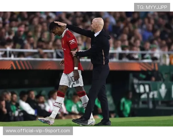 拉什福德边路内切抽射得手，曼联把机会咬住