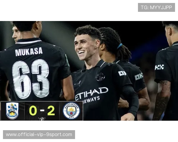 福登禁区边缘起脚劲射，皮球击中防守队员产生折射入网